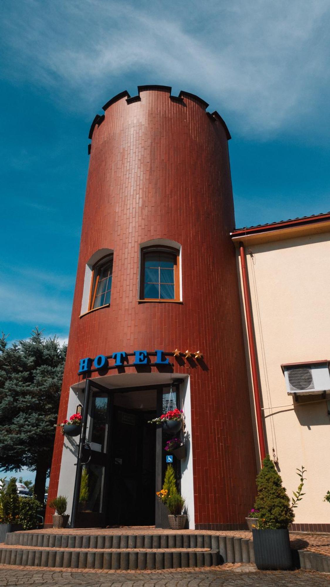 Hotel Marko Przemysl Ngoại thất bức ảnh